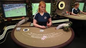 Live dealer hosting Bikini Paradise games on fangwin88 login